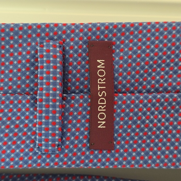 Nordstrom Blue & Red Mens Silk Tie. 3.50" x 58" - Picture 3 of 6